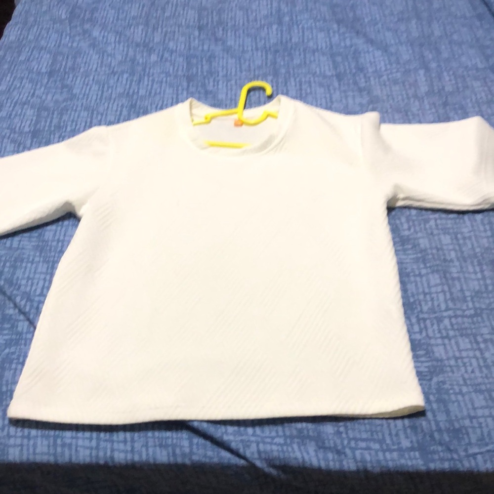 Men's white short-sleeved T-shirt with simple round neck